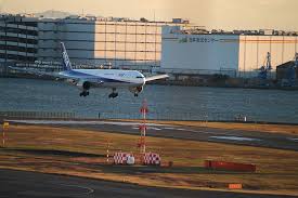 航空機は定時でも、空港からの交通機関の乱れで保険が使えることもあります。
